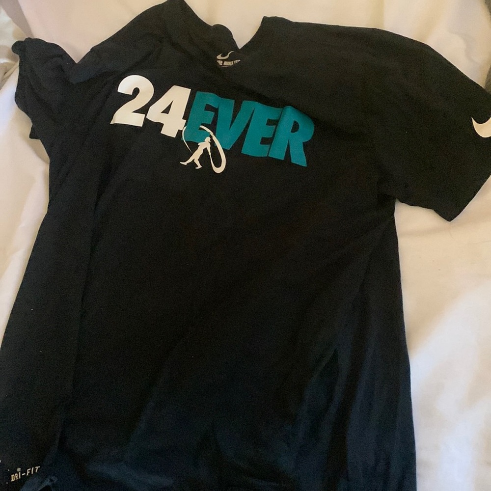 Men’s Nike shirt